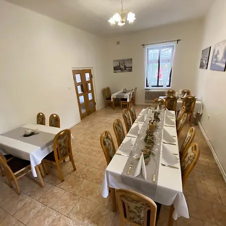Restaurace A Klatovský Dvůr 3*